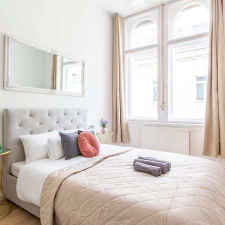 Exclusive Central Apartment Next To The Fashion Street Budapest Exteriör bild