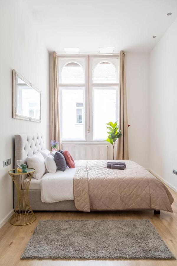 Exclusive Central Apartment Next To The Fashion Street Budapest Exteriör bild
